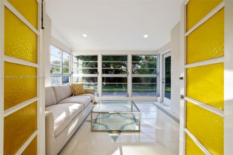 Купить виллу или дом в Майами-Бич, Флорида 4 спальни, 177.26м2, № 1990492 - фото 15