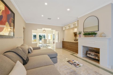 Купить виллу или дом в Майами-Бич, Флорида 4 спальни, 177.26м2, № 1990492 - фото 5