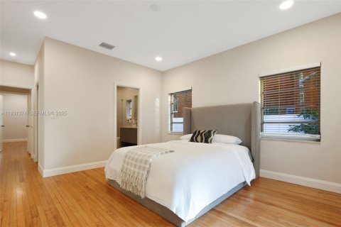 Купить виллу или дом в Майами-Бич, Флорида 4 спальни, 177.26м2, № 1990492 - фото 24