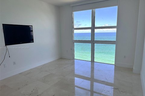 Copropriété à louer à Hallandale Beach, Floride: 3 chambres, 143.07 m2 № 1966846 - photo 17