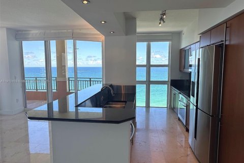 Copropriété à louer à Hallandale Beach, Floride: 3 chambres, 143.07 m2 № 1966846 - photo 1