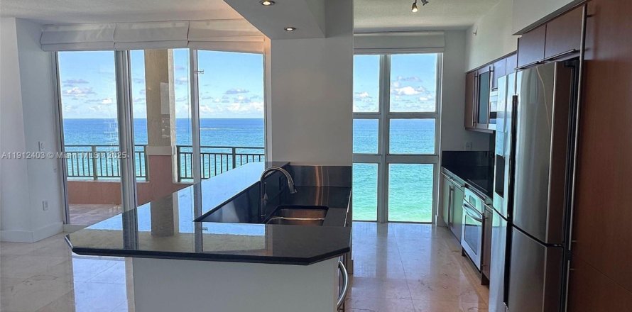 Condo à Hallandale Beach, Floride, 3 chambres № 1966846