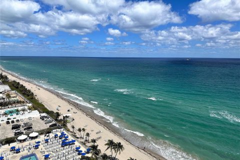 Copropriété à louer à Hallandale Beach, Floride: 3 chambres, 143.07 m2 № 1966846 - photo 12
