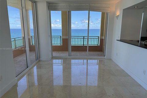 Copropriété à louer à Hallandale Beach, Floride: 3 chambres, 143.07 m2 № 1966846 - photo 7