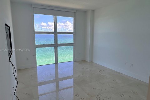 Copropriété à louer à Hallandale Beach, Floride: 3 chambres, 143.07 m2 № 1966846 - photo 16