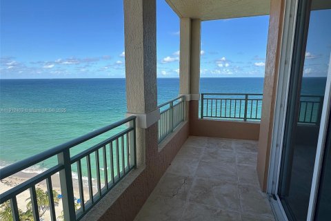 Copropriété à louer à Hallandale Beach, Floride: 3 chambres, 143.07 m2 № 1966846 - photo 10