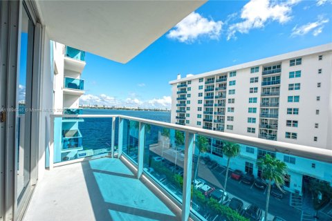 Condominio en alquiler en North Bay Village, Florida, 1 dormitorio, 76.64 m2 № 1948268 - foto 9