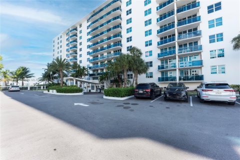 Condominio en alquiler en North Bay Village, Florida, 1 dormitorio, 76.64 m2 № 1948268 - foto 18