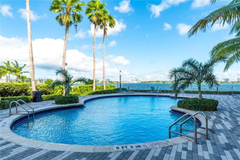 Condominio en alquiler en North Bay Village, Florida, 1 dormitorio, 76.64 m2 № 1948268 - foto 20