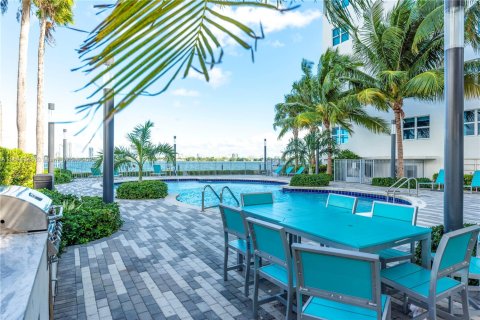 Condominio en alquiler en North Bay Village, Florida, 1 dormitorio, 76.64 m2 № 1948268 - foto 19