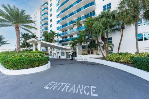 Condominio en alquiler en North Bay Village, Florida, 1 dormitorio, 76.64 m2 № 1948268 - foto 1