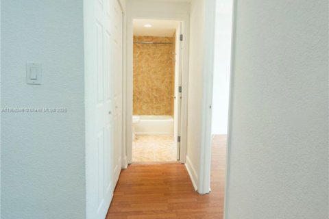 Condominio en alquiler en North Bay Village, Florida, 1 dormitorio, 76.64 m2 № 1948268 - foto 13