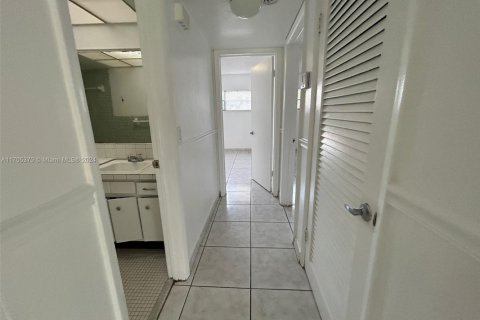 Купить кондоминиум в Норт-Майами, Флорида 2 спальни, 118.08м2, № 2016164 - фото 8