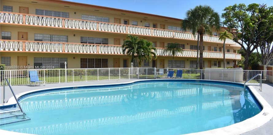 Кондоминиум с 2 спальнями в Норт-Майами, Флорида № 2016164