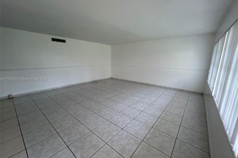 Купить кондоминиум в Норт-Майами, Флорида 2 спальни, 118.08м2, № 2016164 - фото 2