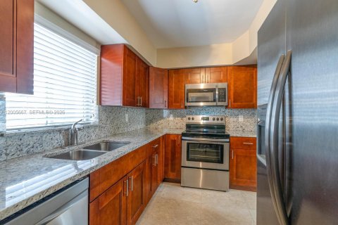 Apartment in Coral Gables, Florida 2 bedrooms № 2075227 - photo 6