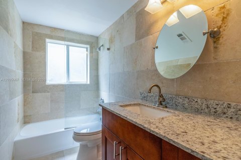 Apartment in Coral Gables, Florida 2 bedrooms № 2075227 - photo 11