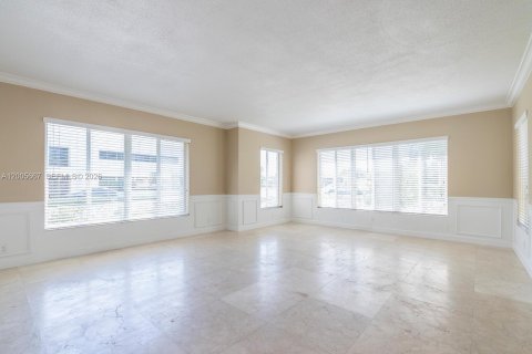 Apartment in Coral Gables, Florida 2 bedrooms № 2075227 - photo 2