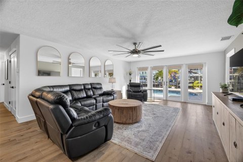 House in Dunedin, Florida 3 bedrooms, 133.41 sq.m. № 2103813 - photo 12