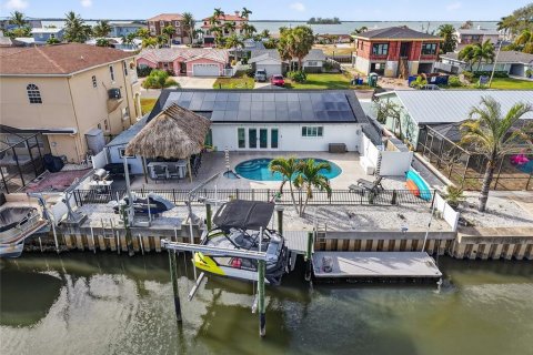 House in Dunedin, Florida 3 bedrooms, 133.41 sq.m. № 2103813