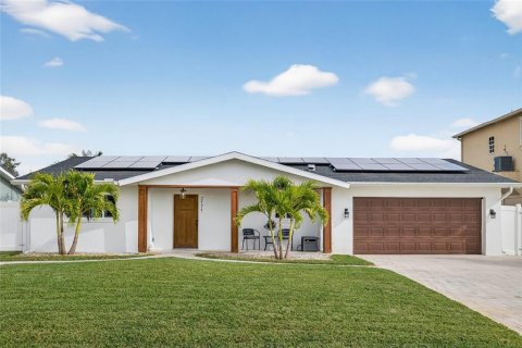 House in Dunedin, Florida 3 bedrooms, 133.41 sq.m. № 2103813 - photo 2