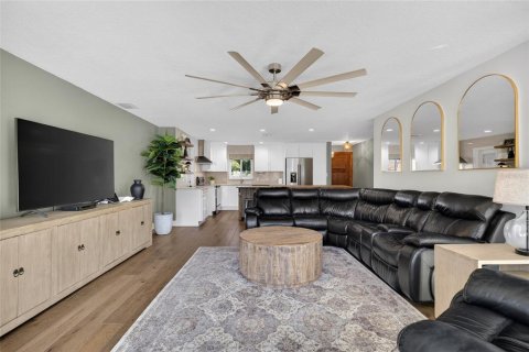 House in Dunedin, Florida 3 bedrooms, 133.41 sq.m. № 2103813 - photo 15