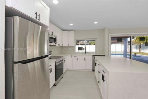 Купить виллу или дом в Майами, Флорида 4 спальни, 125.23м2, № 1999187 - фото 8