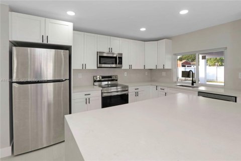 Купить виллу или дом в Майами, Флорида 4 спальни, 125.23м2, № 1999187 - фото 9