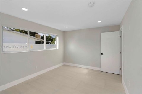 Купить виллу или дом в Майами, Флорида 4 спальни, 125.23м2, № 1999187 - фото 21