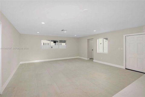 Купить виллу или дом в Майами, Флорида 4 спальни, 125.23м2, № 1999187 - фото 11