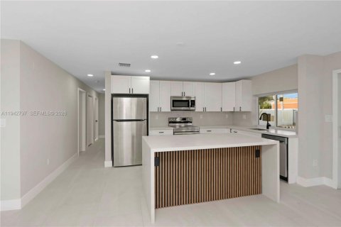 Купить виллу или дом в Майами, Флорида 4 спальни, 125.23м2, № 1999187 - фото 7