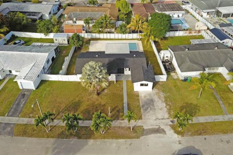 Купить виллу или дом в Майами, Флорида 4 спальни, 125.23м2, № 1999187 - фото 2