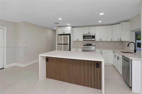 Купить виллу или дом в Майами, Флорида 4 спальни, 125.23м2, № 1999187 - фото 6