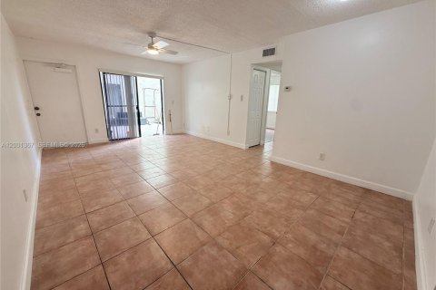 Copropriété à louer à Coral Springs, Floride: 2 chambres, 74.32 m2 № 2065509 - photo 18