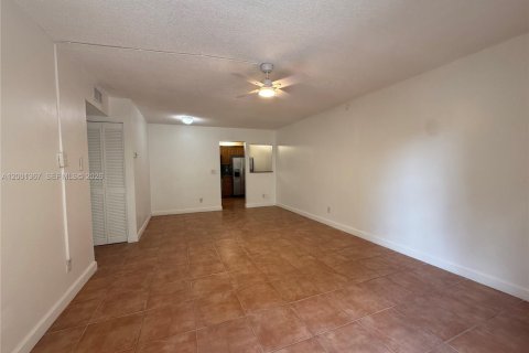 Copropriété à louer à Coral Springs, Floride: 2 chambres, 74.32 m2 № 2065509 - photo 10
