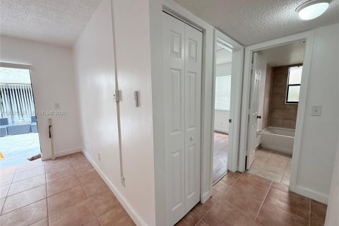 Copropriété à louer à Coral Springs, Floride: 2 chambres, 74.32 m2 № 2065509 - photo 19