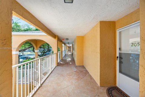 Купить кондоминиум в Дания-Бич, Флорида 1 комната, 86.86м2, № 1998186 - фото 3