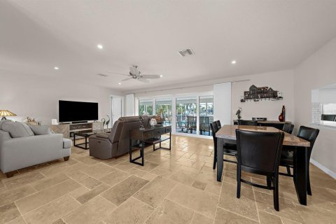 Villa ou maison à vendre à Punta Gorda, Floride: 3 chambres, 162.39 m2 № 2434791 - photo 6