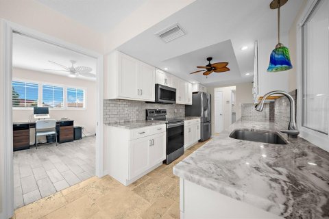 Villa ou maison à vendre à Punta Gorda, Floride: 3 chambres, 162.39 m2 № 2434791 - photo 12
