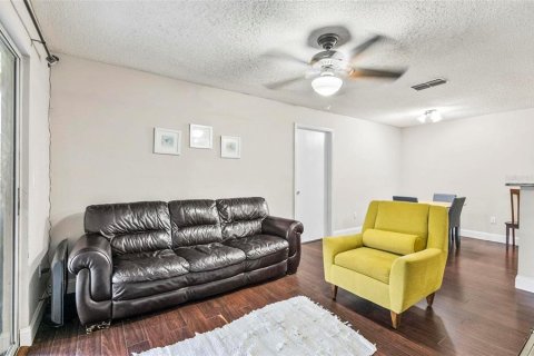 Condo in Lake Mary, Florida, 2 bedrooms  № 1735432 - photo 11