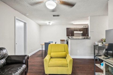 Condo in Lake Mary, Florida, 2 bedrooms  № 1735432 - photo 13