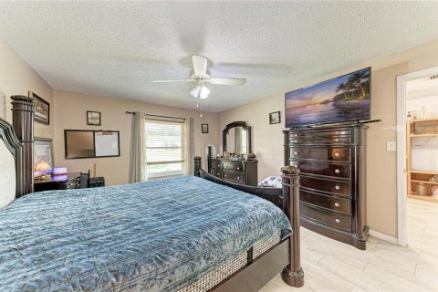 House in Brandon, Florida 3 bedrooms, 150.78 sq.m. № 2379773 - photo 17