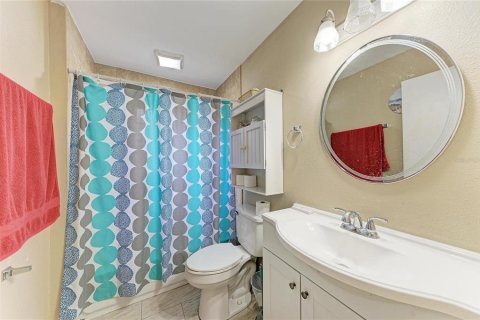 House in Brandon, Florida 3 bedrooms, 150.78 sq.m. № 2379773 - photo 24