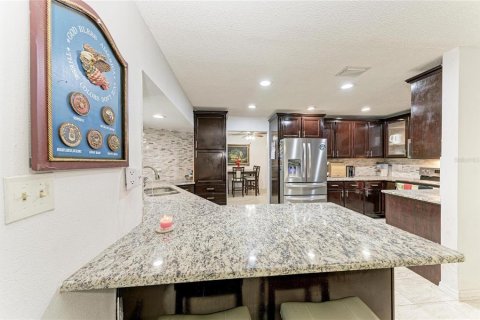House in Brandon, Florida 3 bedrooms, 150.78 sq.m. № 2379773 - photo 7