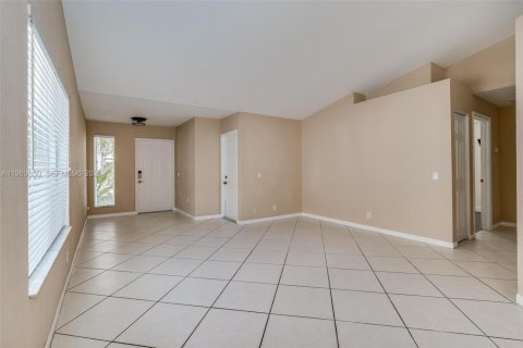 Снять в аренду виллу или дом в Уэстон, Флорида 3 спальни, 144.18м2, № 2043505 - фото 17