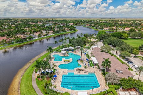 Снять в аренду виллу или дом в Уэстон, Флорида 3 спальни, 144.18м2, № 2043505 - фото 28