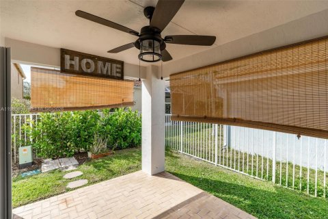 Снять в аренду виллу или дом в Уэстон, Флорида 3 спальни, 144.18м2, № 2043505 - фото 19