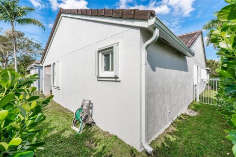 Снять в аренду виллу или дом в Уэстон, Флорида 3 спальни, 144.18м2, № 2043505 - фото 24