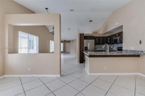 Снять в аренду виллу или дом в Уэстон, Флорида 3 спальни, 144.18м2, № 2043505 - фото 20