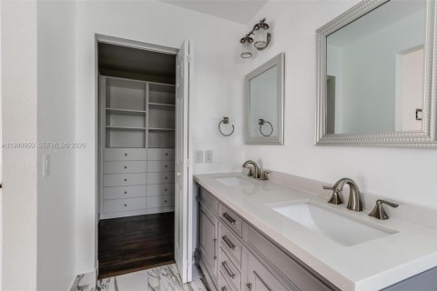 Снять в аренду виллу или дом в Уэстон, Флорида 3 спальни, 144.18м2, № 2043505 - фото 7